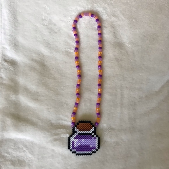 Magic Mystery Potion Grape beaded necklace - Picture 2 of 5
